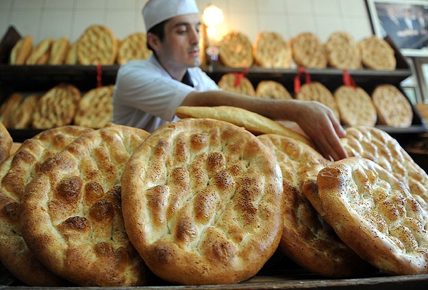 Ankara ve İstanbulda 250 gram Ramazan pidesinin fiyatı 15 lira olarak belirlendi. Bu fiyatı nasıl buldunuz?