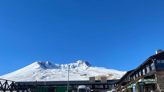 Erciyes'in zirvesine çıkmak sence kaç saat sürer?