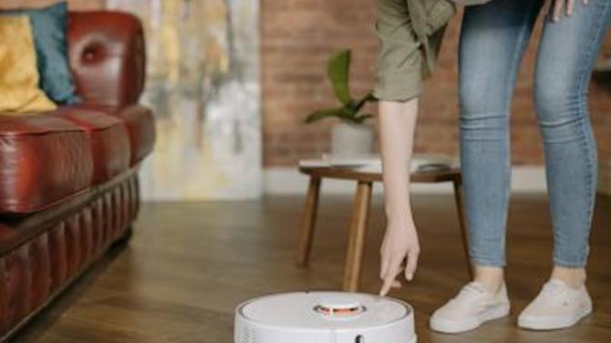 Ev işlerini robotlar yapıyorsa biz neden hala temizlik yaparken bu kadar yoruluyoruz?