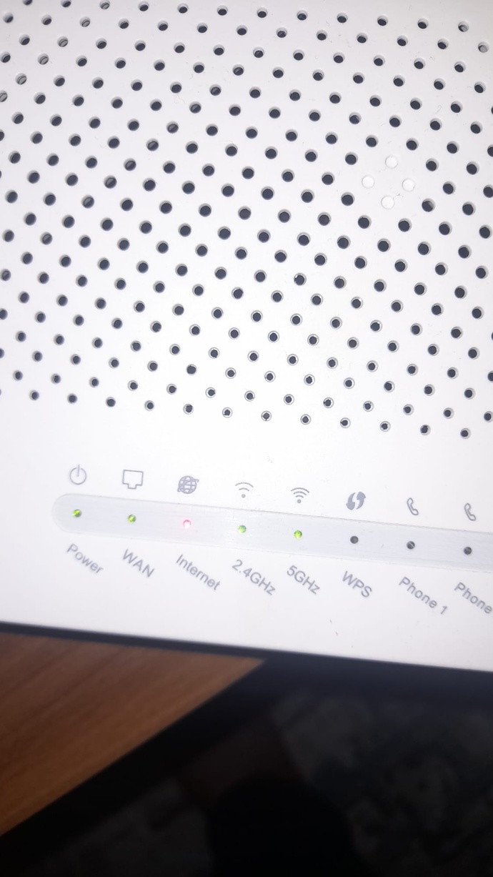 İnternet üzerinde kırmızı ışık yanıyor ve çekmiyor neden olabilir?