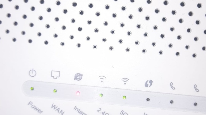 İnternet üzerinde kırmızı ışık yanıyor ve çekmiyor neden olabilir?