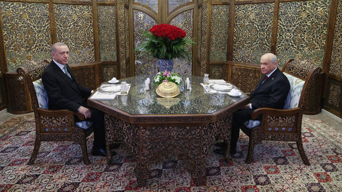 Devlet Bahçeli Erdoğan'a doğum gününde yaşı kadar gül göndermiş. Siz en son ne zaman gül aldınız?