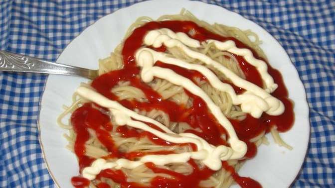 Her yemeğe ketçap mayonez sıkılır mı?