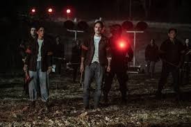 Yıllardır beklenen Rick reis özlemi son buldu. The Walking Dead: The Ones Who Live başladı. İlk bölümü izlediniz mi?