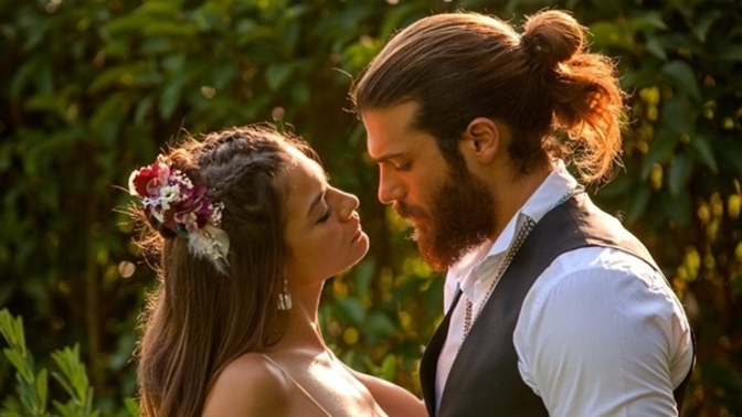 Sevdiğiniz kişi sizi romantik bir dansa kaldırsa hangi şarkıyı tercih ederseniz?