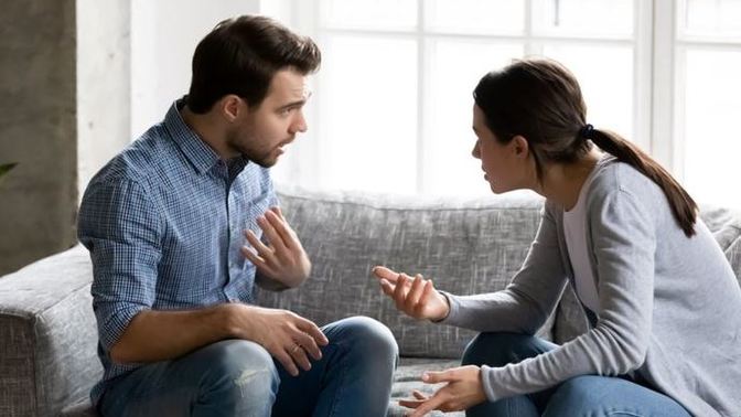Annem ve babamın kavgasından halâ etkileniyorum. Bu durumdan nasıl kurtulabilirim?