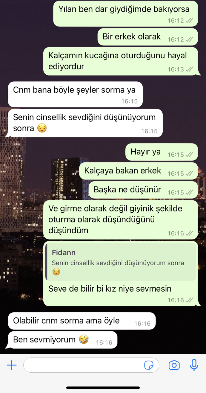 İki kız arkadaş burnunda konuşamayacaksa ne konuşur?