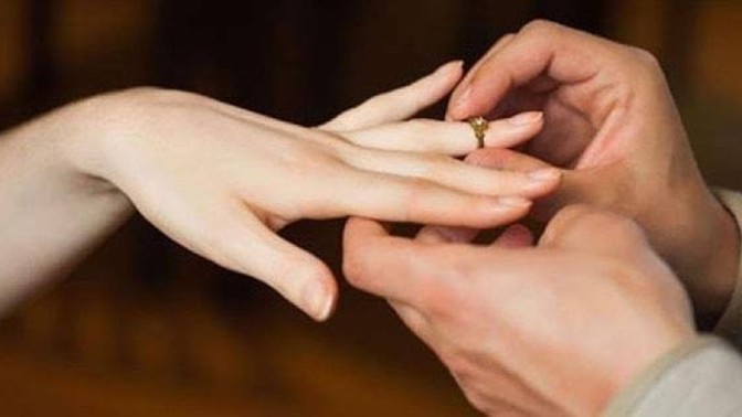 Sizce 18 yaşında sözlenmek mantıklı mı?