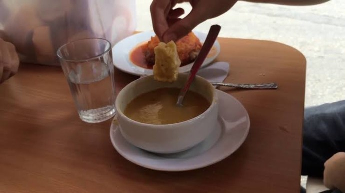 Çorbaya ekmek banar mısınız?