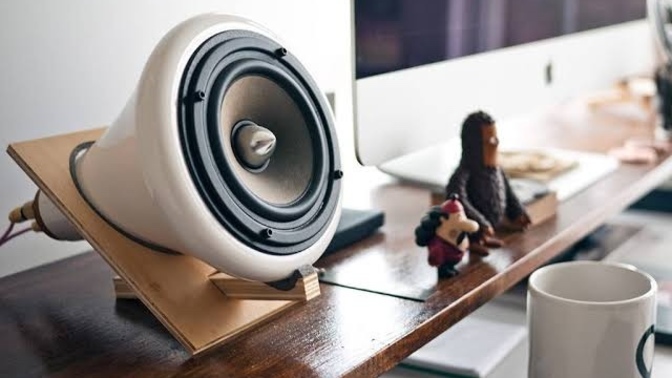 Evde müzik dinlerken hoparlör mü yoksa kulaklık mı kullanıyorsunuz?
