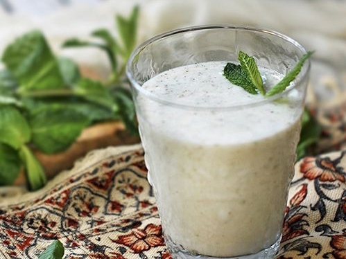 Sofrada yemeğin yanında tercihiniz bol köpüklü buz gibi bir ayran mı oluyor genelde yoksa taş gibi mayalanmış serin bir yoğurt mu?