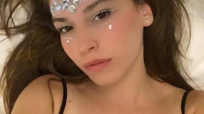 Yüzüm kuru ve yüzümün daha parlak görünmesi için hangi serumu önerirsiniz🙂?