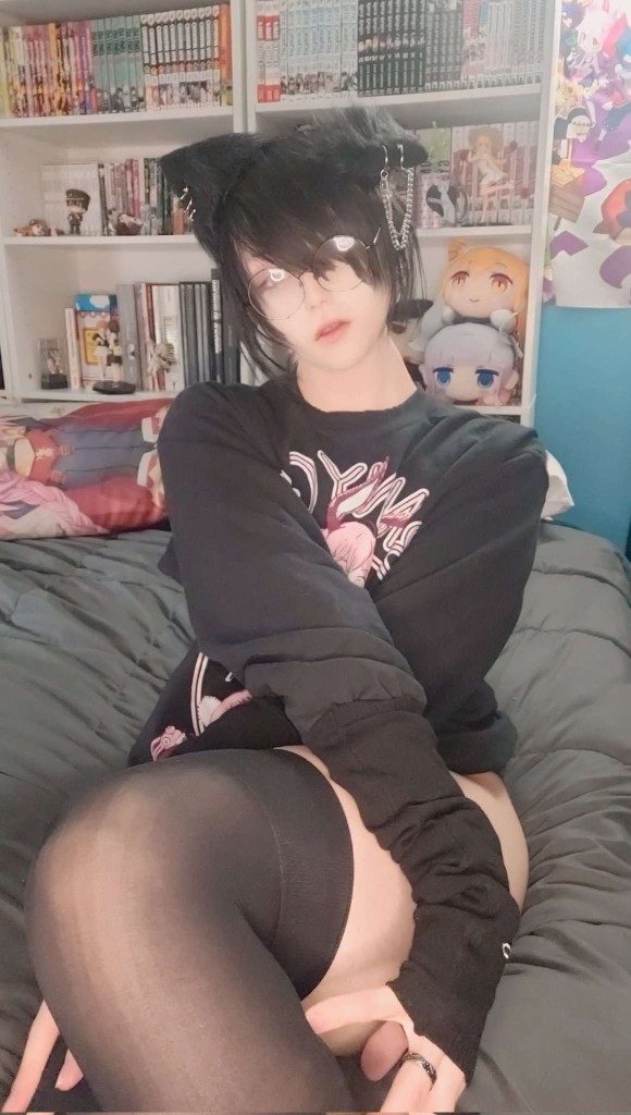 Sizcede bu femboy çok tatlı değil mi?