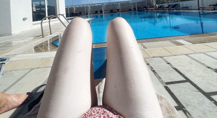Beyaz tenli olduğum için kendimden nefret ediyorum, solaryumla kaç seansta bronzlaşırım?