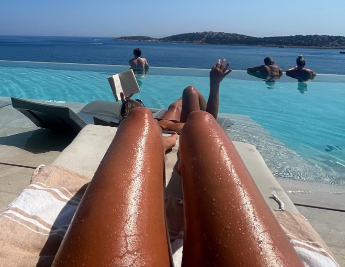 Beyaz tenli olduğum için kendimden nefret ediyorum, solaryumla kaç seansta bronzlaşırım?