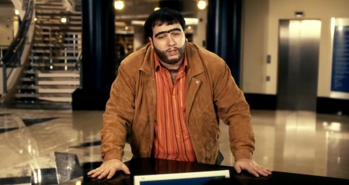 Bir erkek en çok kitap okurken mi çekici olur yoksa şiir okurken mi?