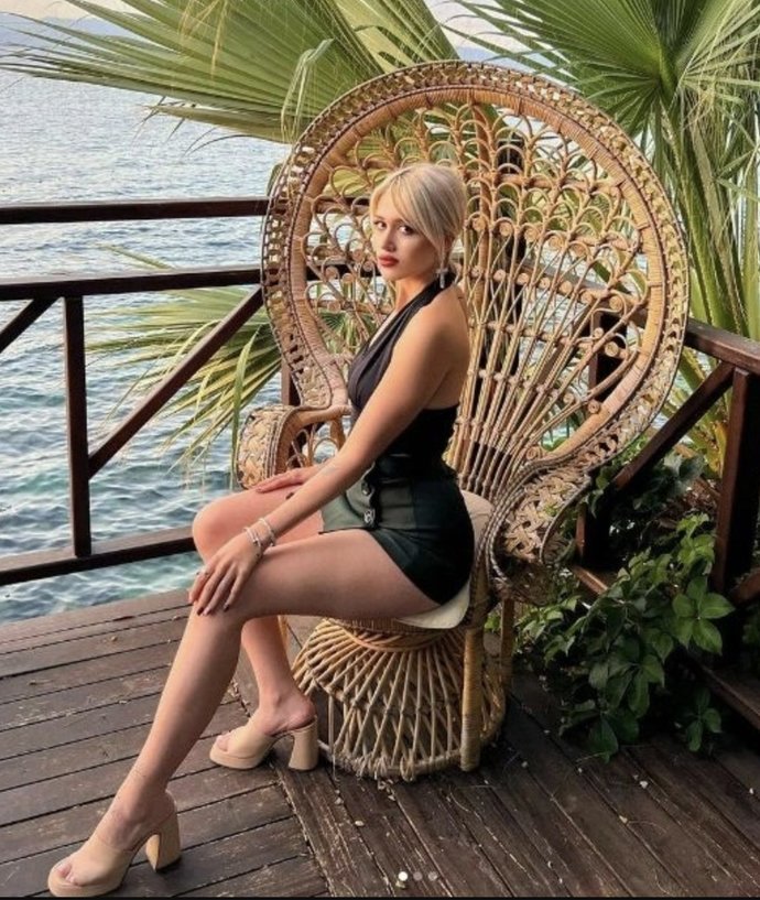Diyarbakırın bir mahallesinde muhtarlık için yarışacak olan Simurg Sarsılmaz, güzelliği ile dikkat çekti. Çok güzel değil mi?