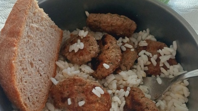 Pilav, makarna gibi yemeklerin yanında ekmek tüketiyor musunuz?