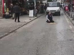 Namaza duran yolcuyu beklemeyen otobüs şoförü sosyal medyada gündem oldu! Sizce kim haklı?