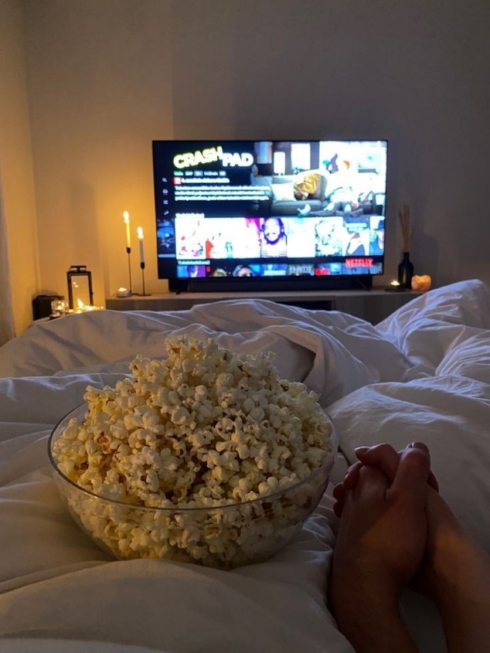 Film en iyi kim ile izlenir, veya tek izlemek daha mı iyidir?