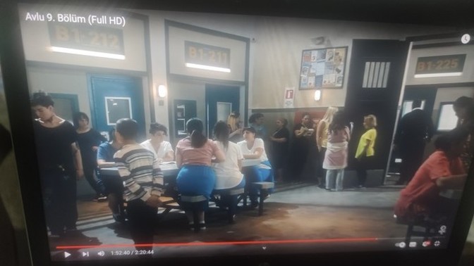 Dizi bağımlısı kim var?
