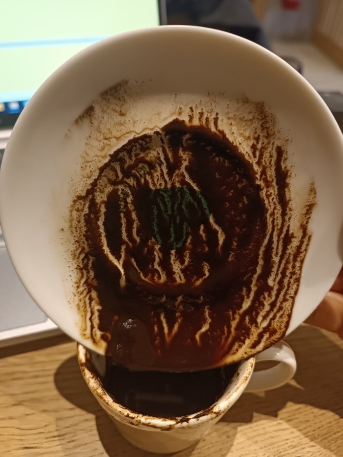 Güzel günleriniz olsun inşallah 🥰 Kahve falını yorumlayacak biri var mı?