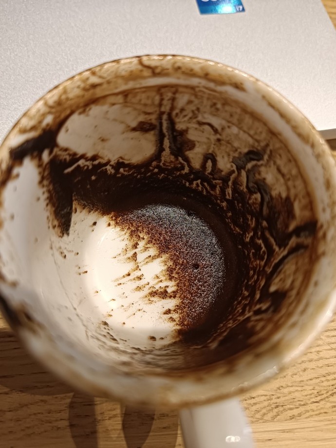 Güzel günleriniz olsun inşallah 🥰 Kahve falını yorumlayacak biri var mı?