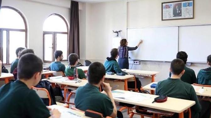 Okullarda zorbalık artıyor, öğretmenlere saygı da bitiyor?