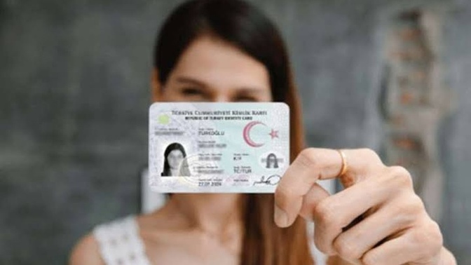 Kadinlarin, erkegin soyadını alması çok küçük düşürücü bir davranış değil mi?