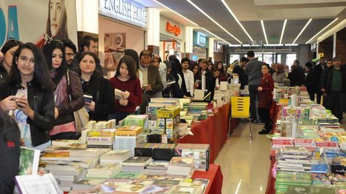 İmza günlerine gidiyor musunuz?