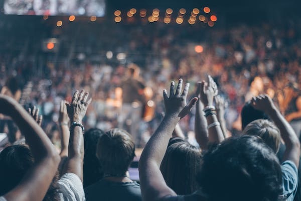 Konserlere gitmek, paranın ve zamanın boşa harcanması mıdır, yoksa gerekli bir masraf mıdır?