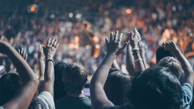 Konserlere gitmek, paranın ve zamanın boşa harcanması mıdır, yoksa gerekli bir masraf mıdır?