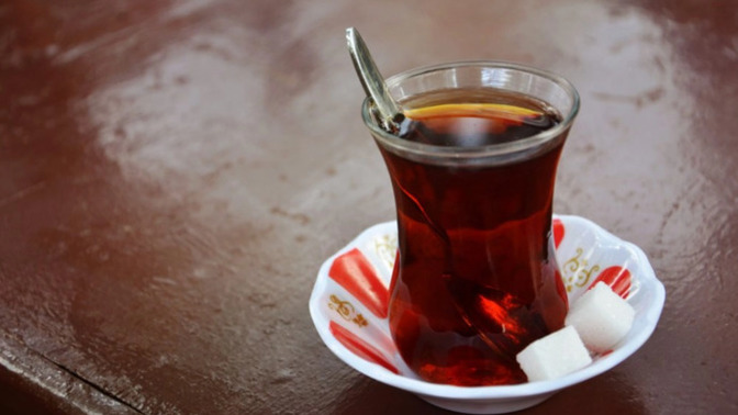Çay bardağı mı, kupa bardak mı? Çayı hangisinde içmeyi tercih edersiniz?