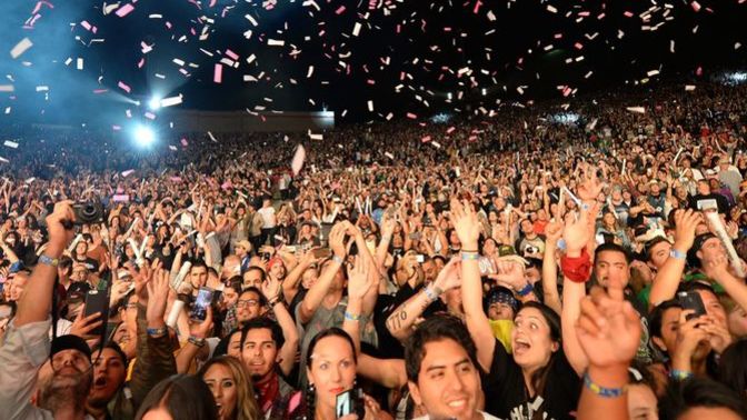 En sevdiğin müzik sanatçısının veya grubunun hayranı olma hikayeni anlatır mısın?