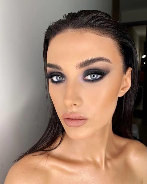 Smokey makyaj abartı mı sizce?