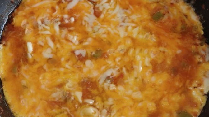 Kahvaltı için kaşarlı menemen yaptım, nasıl görünüyor?