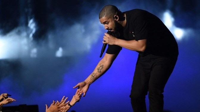Ünlü şarkıcı Drake, konserine gelen hayranının 160 bin dolarlık borcunu ödeyecek! Drake'in davranışını nasıl buldunuz?