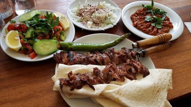 Cağ kebabı mı Adana kebap mı?