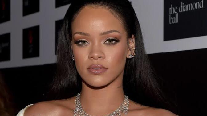 Rihanna yeryüzündeki en seksi kadın değil mi?