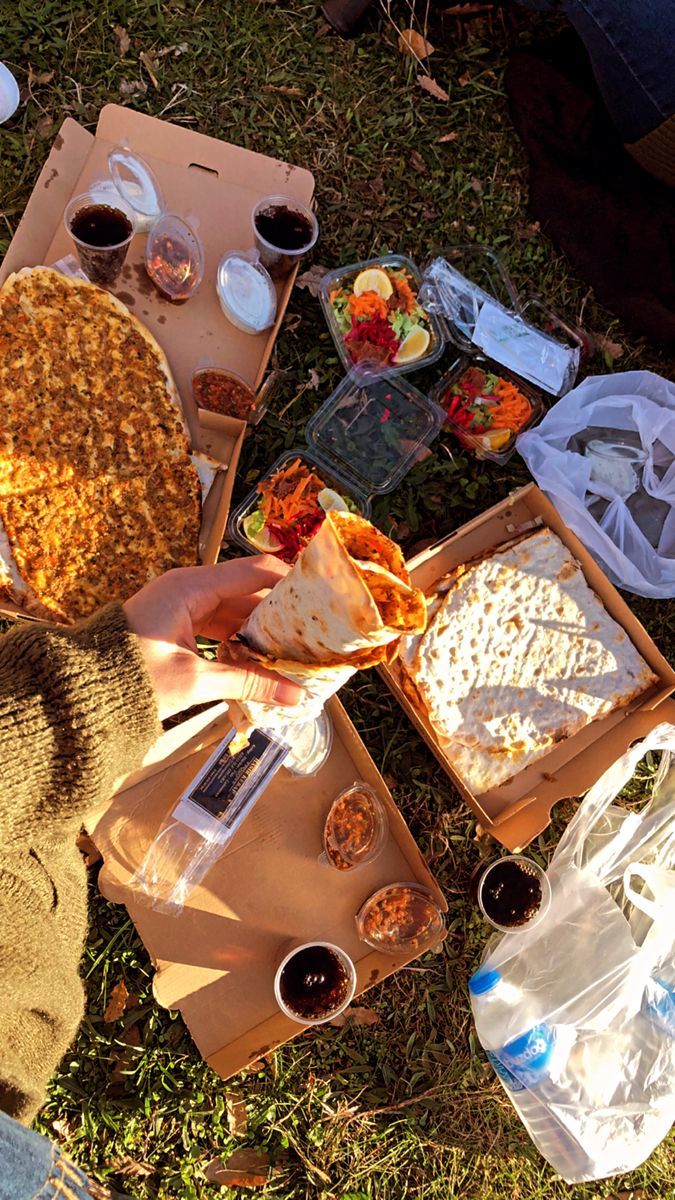 Diyetteyken dışarı çıkınca, herkes lahmacun gömerken sen ne yaparsın?