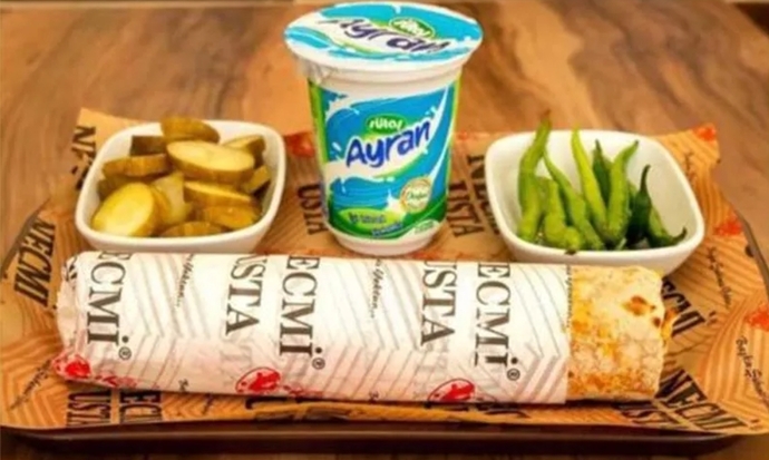 Patates-Ayran-Biber-Döner dürüm