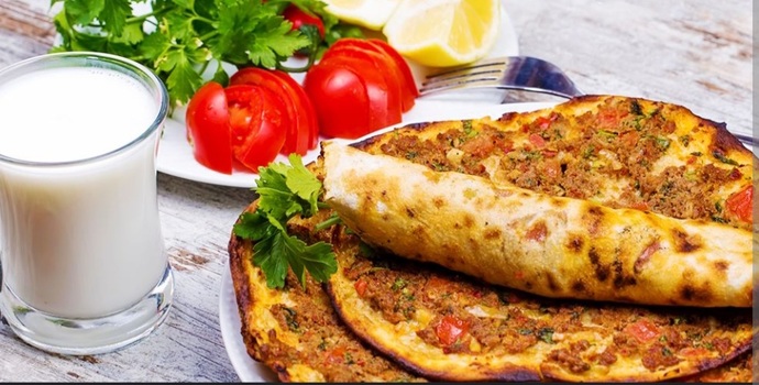 Ayran-Maydonoz-Limon-Domates-Lahmacun