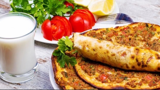 Ayran-lahmacun ikilisi mi ayran-döner ikilisi mi?