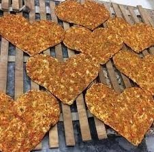Sevgilinin çiçek yollayanı mı makbuldür, yoksa lahmacun ısmarlayanı mı?