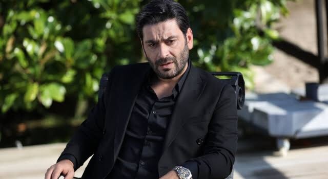 Yakışıklı erkek mi yoksa karizması olan erkek mi daha çekici gelir?