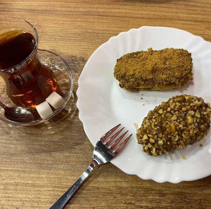 Tatlı yanında içtiğiniz çaya şeker atıyor musunuz?