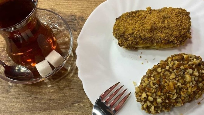 Tatlı yanında içtiğiniz çaya şeker atıyor musunuz?