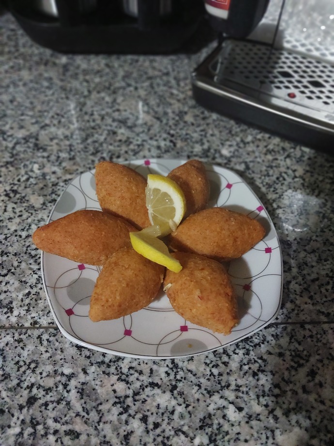 Haşlanmış içli köfte sever misin?