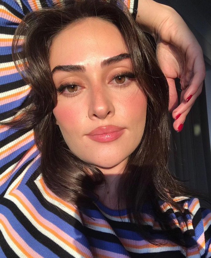 Esra Bilgiç çok güzel kadın değil mi?