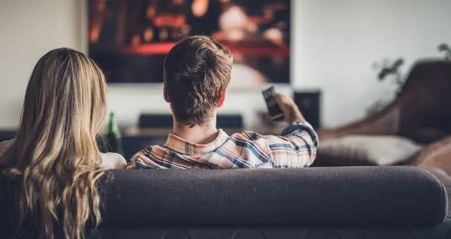 Arkadaşınızla, sevdiğinizle izlemeniz gereken filmi dayanamayıp izlediyseniz bunu ona söyler misiniz?